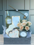 Céla Shine ready-made gift box with roses and Valentine's treats